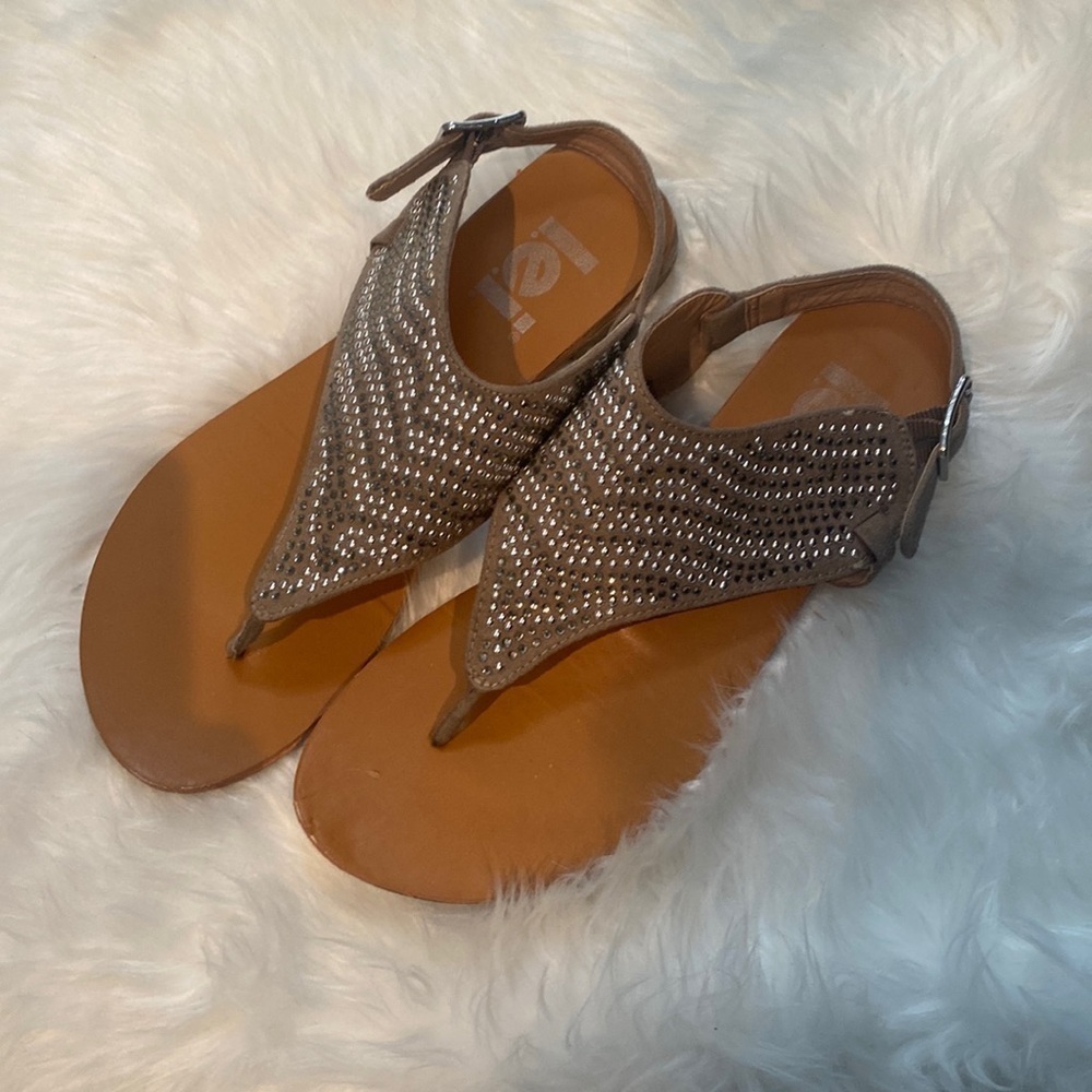 L.e.i Flat sole Sz 7 Taupe with silver and clear rhinestone trim sandals